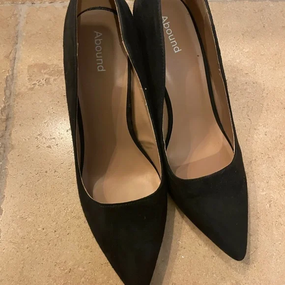 Black Suede Chunk Heels - Picture 4 of 4